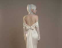 ��ɫ˿�����